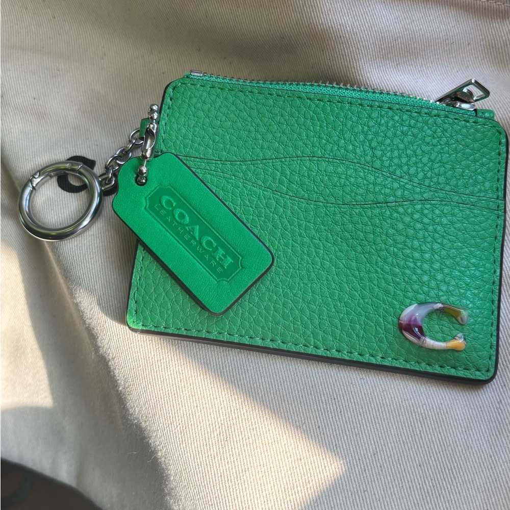 Authentic COACHTOPIA Green Leather zip top Card Holder with keychain - Picture 8 of 9